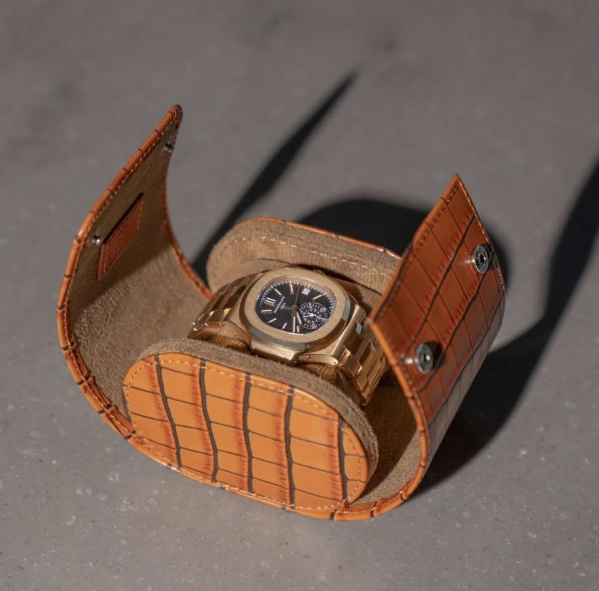 ETIER VERDI SINGLE WATCH ROLL CROCODILE LEATHER - TAN