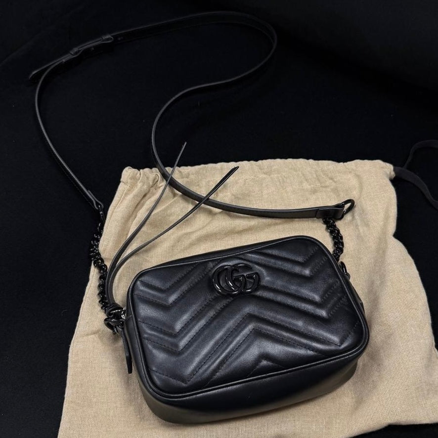GUCCI GG MARMONT SMALL LEATHER BAG - BLACK