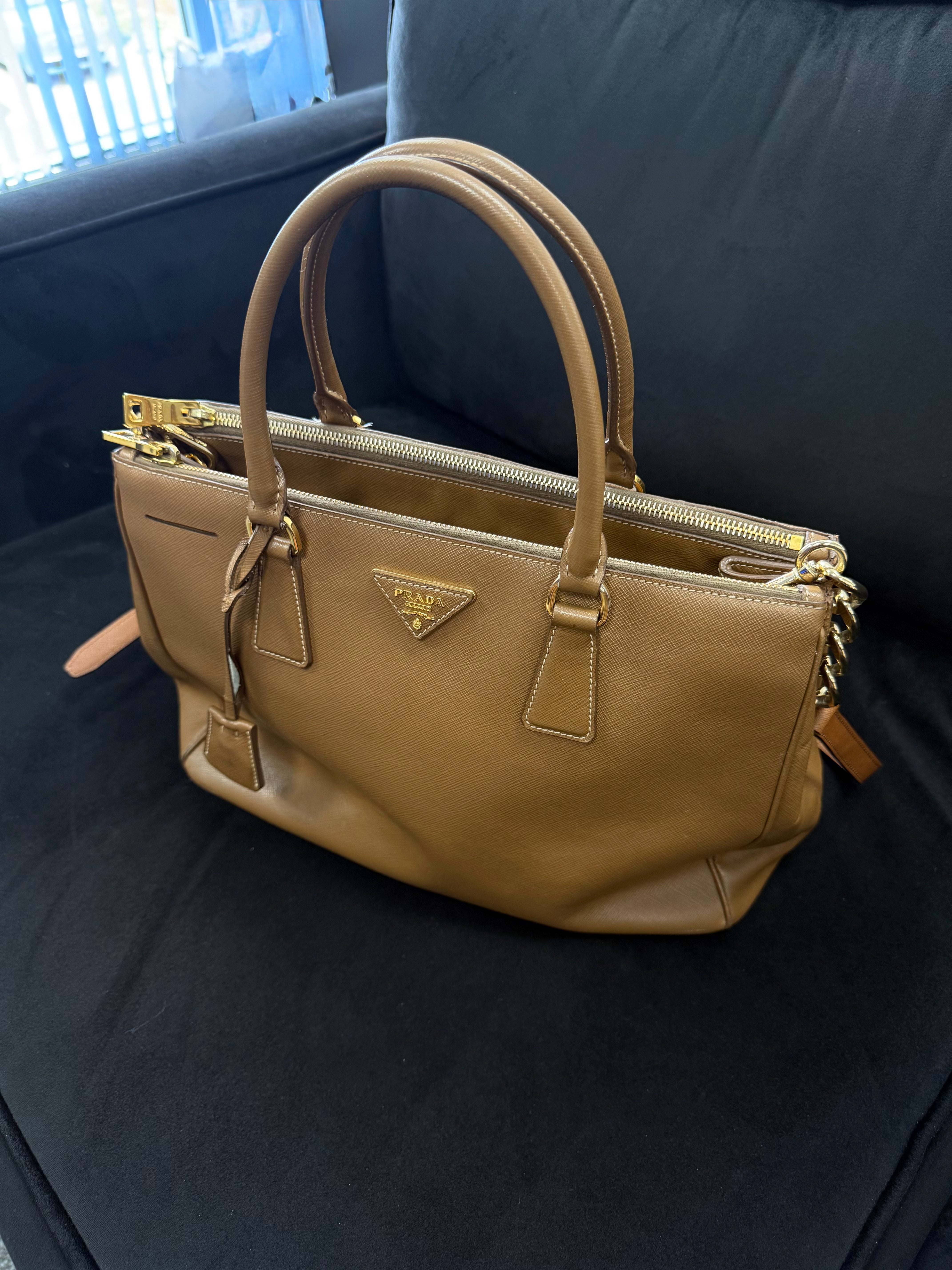 (PRE-OWNED) PRADA SAFFIANO LEATHER HANDBAG - BROWN