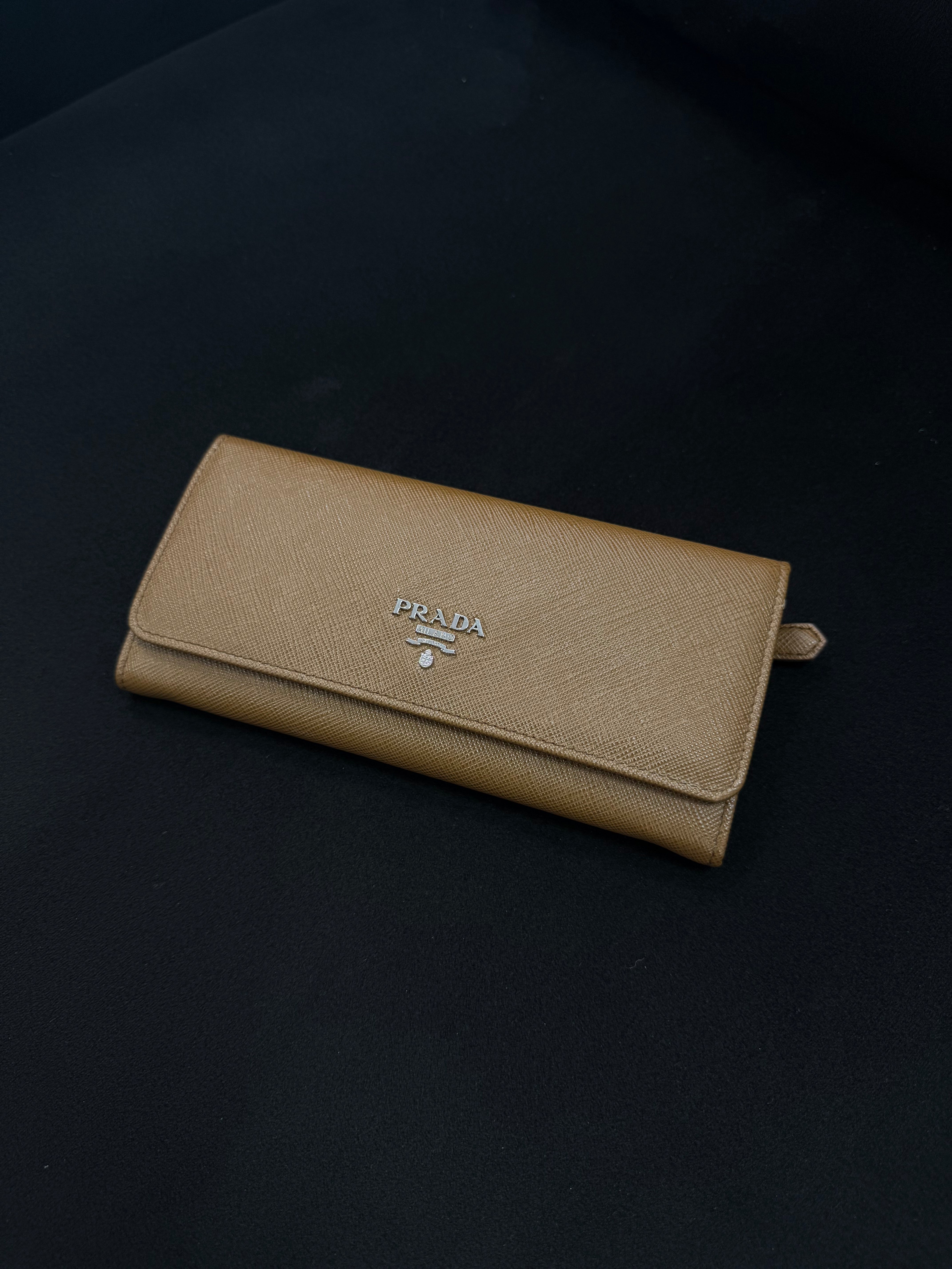 (PRE-OWNED) PRADA SAFFIANO LEATHER FLAP CONTINENTAL WALLET